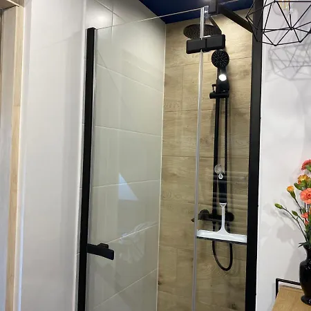 W Debkach Διαμέρισμα *